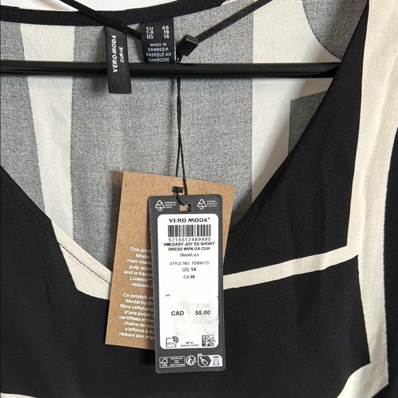 Black and White Geometric Dress - Picture 2 of 3